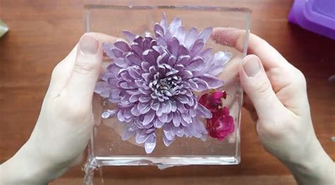 can you preserve fresh flowers in resin while ensuring the longevity of their scent?